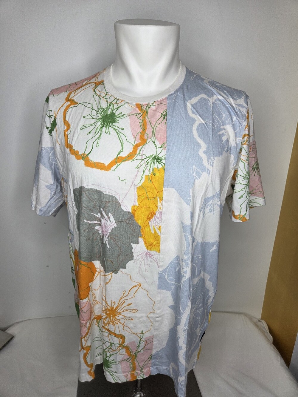 Ted Baker Size L/5 men's short-sleeve t-shirt abstract floral PatchWork